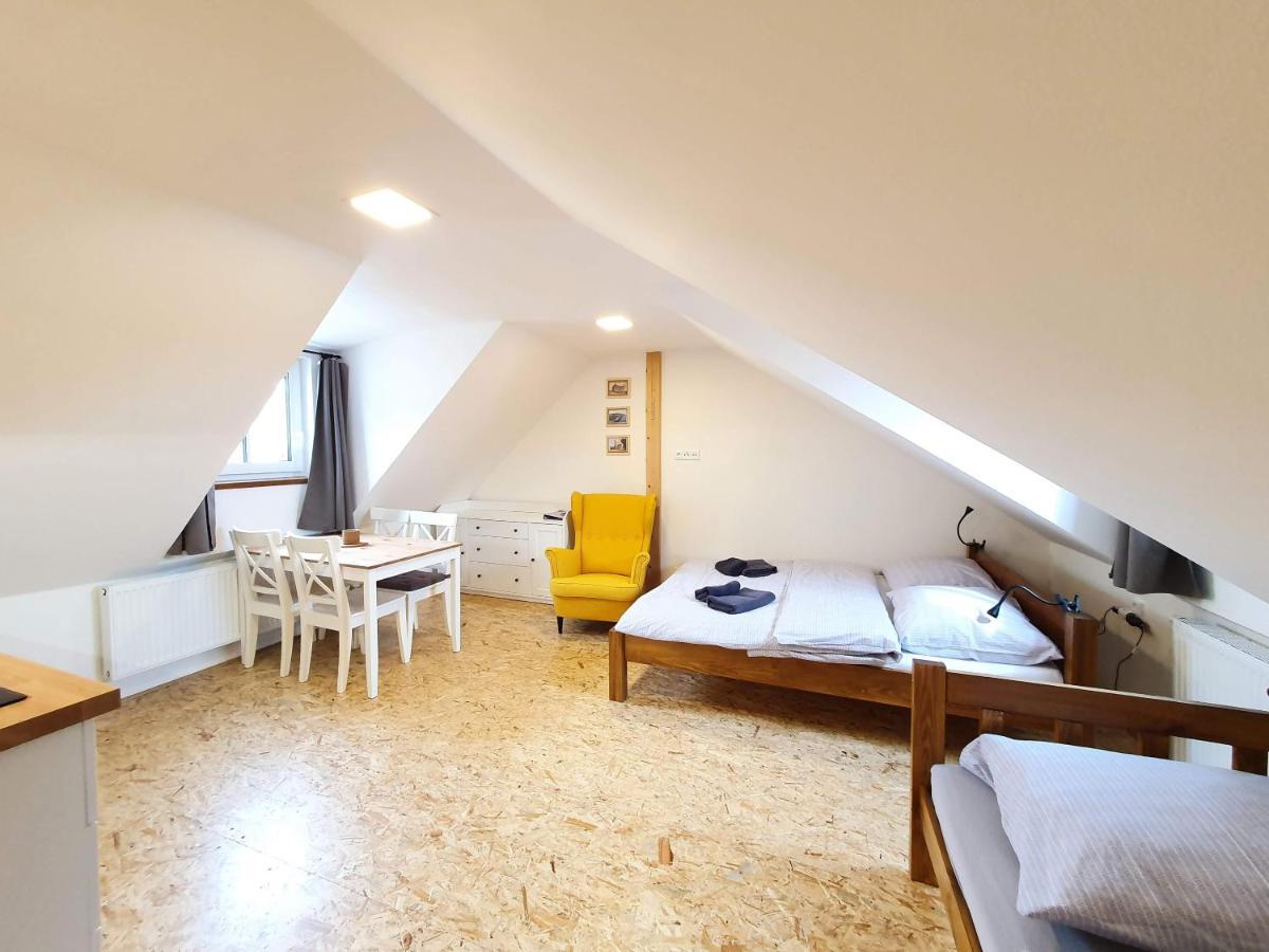 Apartmany U Muzea Horni Blatna Luaran gambar